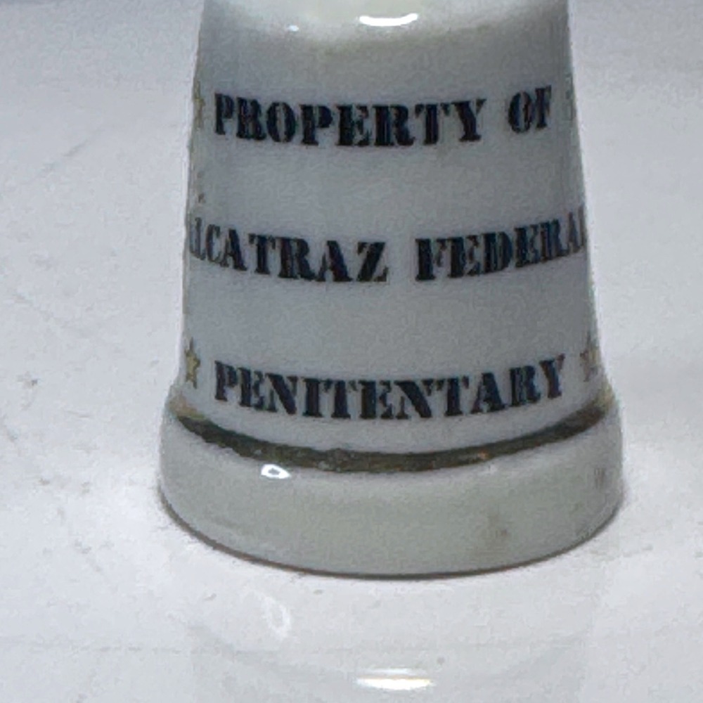 Alcatraz Federal Penitentiary Sewing Club Porcelain Thimble Souvenir White Gold